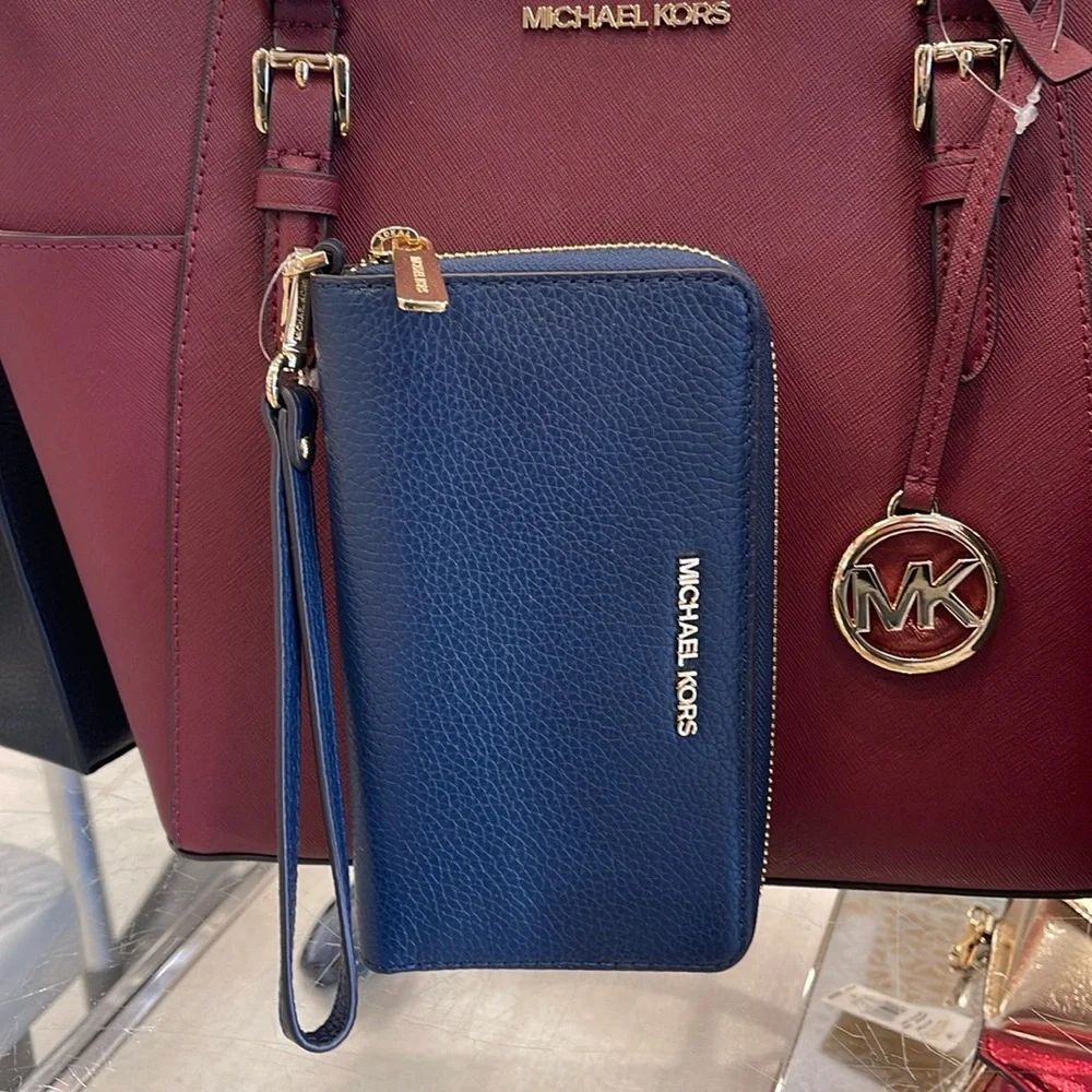 MICHAEL KORS LARGE FLAT MULTIFUNCTION PHONE CASE WALLET WRISTLET  NAVY COLOR NWT